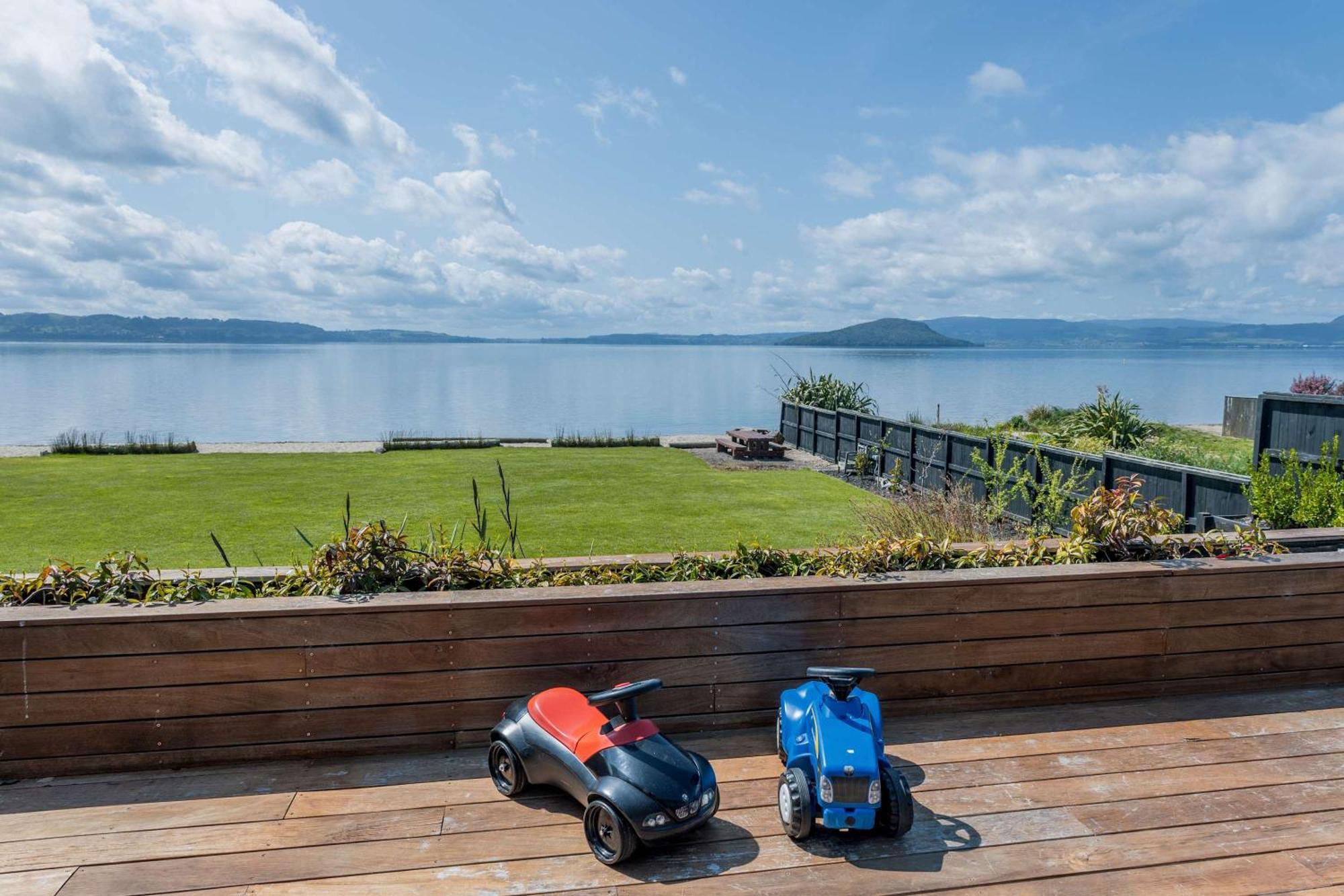 Jandals & Joy Lakefront Retreat Rotorua Buitenkant foto