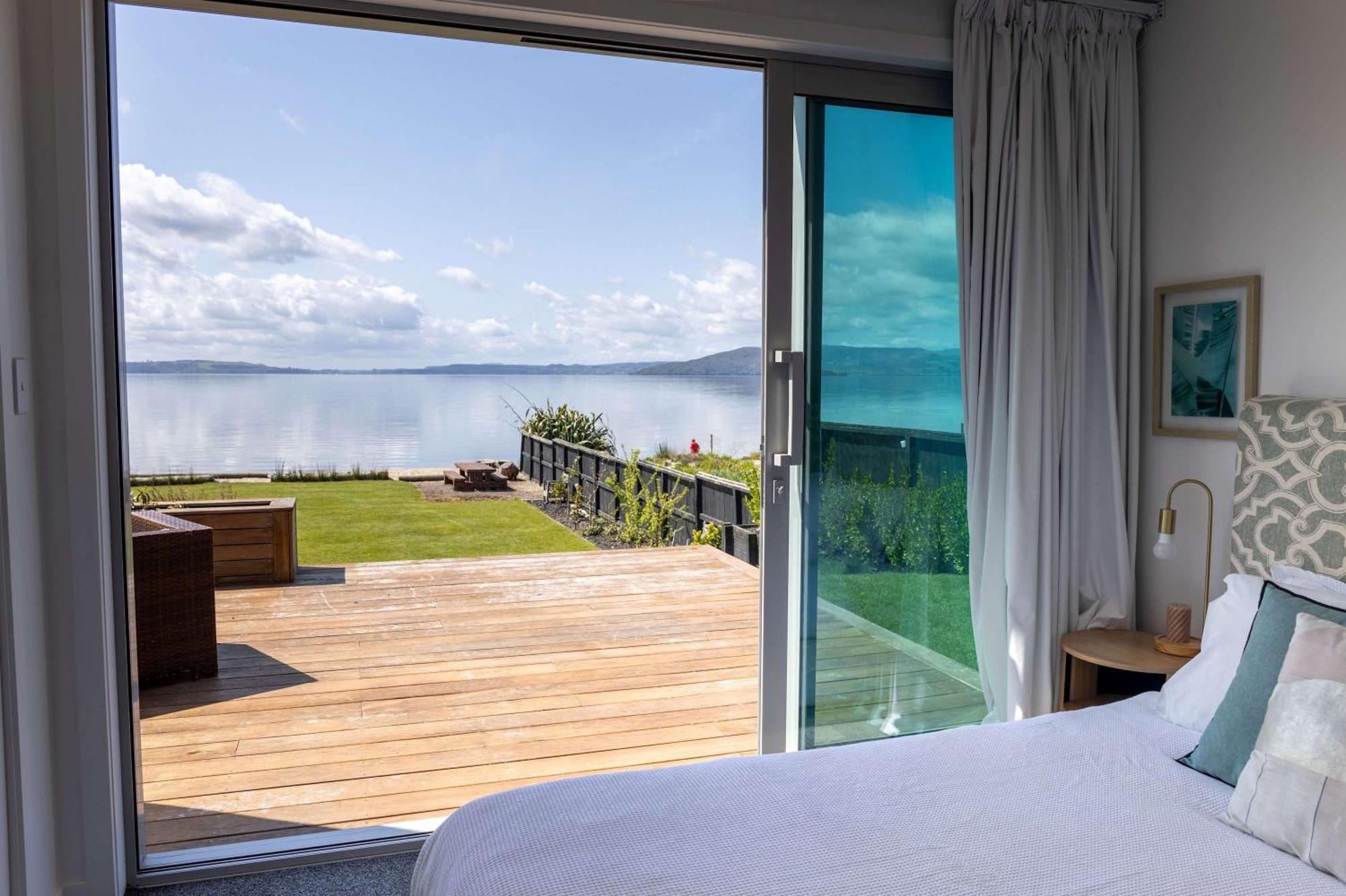 Jandals & Joy Lakefront Retreat Rotorua Buitenkant foto